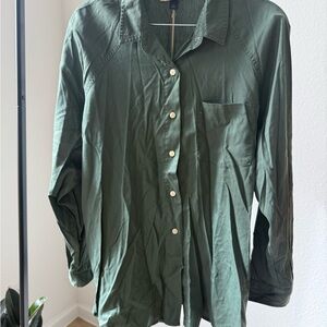 Universal Thread Women's Green Button-Down Shirt